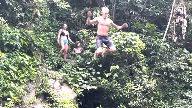 I found a jungle water park!!