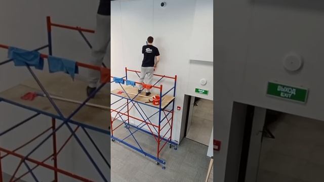 Клининговая компания «Проф Клин» услуги по мытью окон и стен в Медицинском колледже города Мурманска