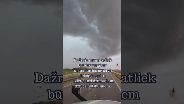 Neapstājies tumšajos mākoņos.