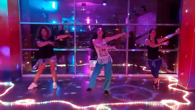Chung Ha - Play (Zumba Dance)