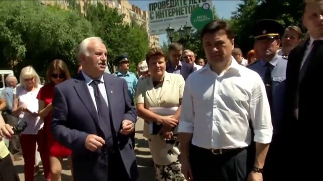 Губернатор осмотрел пешеходную зону в Долгопрудном