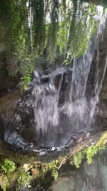 Водопад.