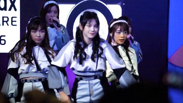 BNK48 - Beginner【Cherprang BNK48 Fancam】「BIG CAMERA FESTIVAL 2019」05.04.19