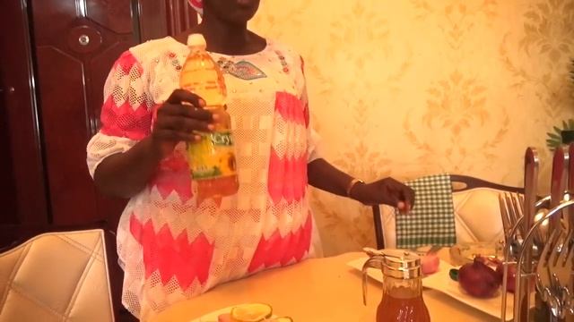 Ivyiza vya Salade y'igitunguru, indimu,  ubuki  n'amavuta y'ibihoke/elayo/sesame