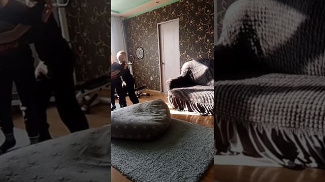 делали сальто но потом что-то мы поссорились