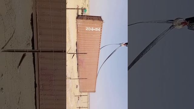 80 ton capacity crane lifting