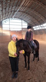 Две Даши и Наоми, очень красивое пение.