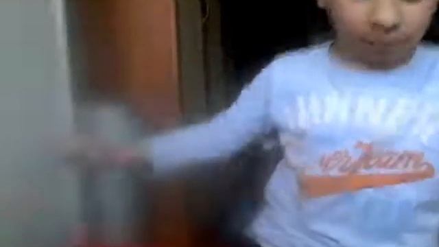 Фокус с Тамиком, нитка сквозь шею