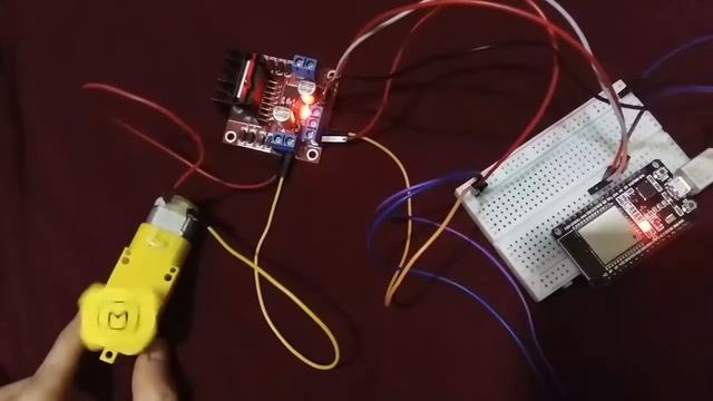(Demo) MicroPython Control a DC Motor using L298N Driver with ESP32 and ESP8266