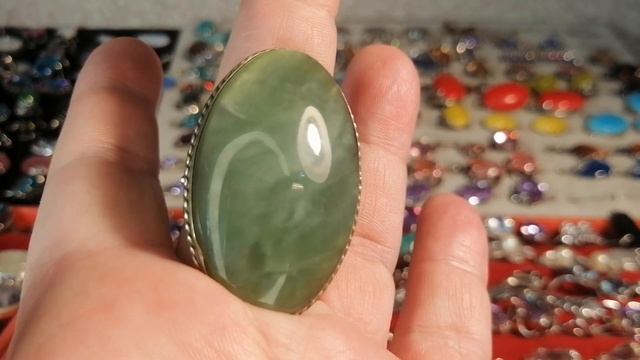 Украшения из натуральных и выращенных камней серебра и посеребрения.
