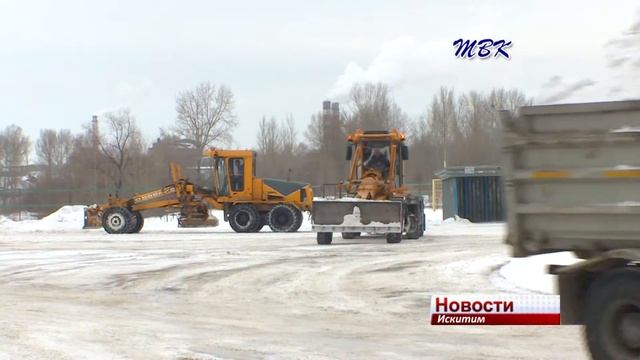 В Искитиме до сих пор чистят улицы после долгой метели