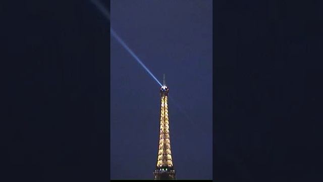 Гиперболоид инженера Гарина? Нет - это башня инженера Эйфеля!
