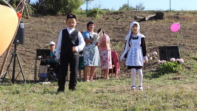 Биючегә сүз әйтмәгез, бии-бии остара...