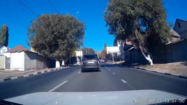 А026КА164RUS Выезд через сплошную двумя колесами на встречную полосу движения