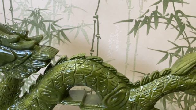 Дракон из натурального змеевика