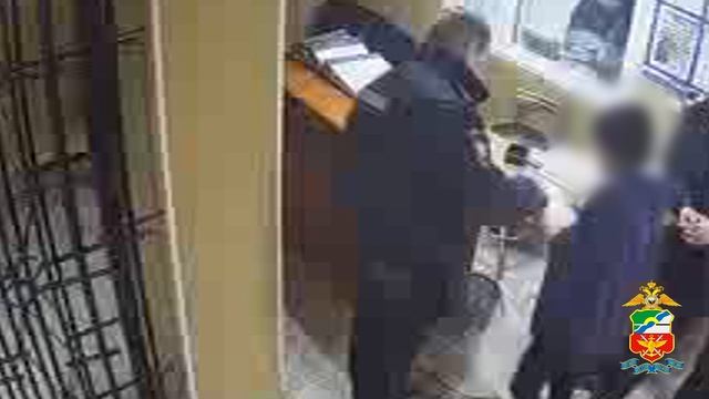 В Барнауле работнице ломбарда предъявлено обвинение в торговле наркотиками