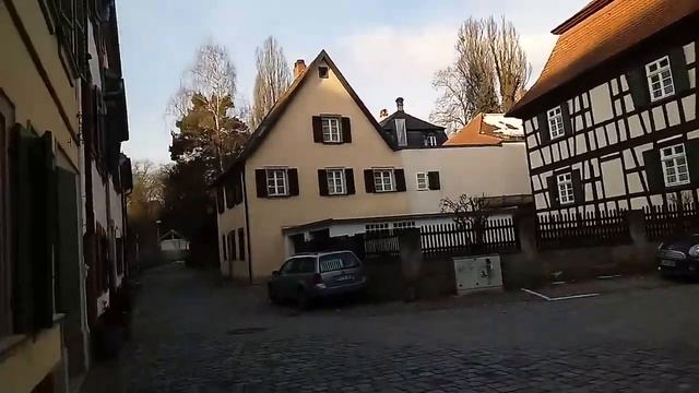 Bamberg Беженец из Украины прогуливаеться по самой красивой старой  улице переулку города -13 27 Фе