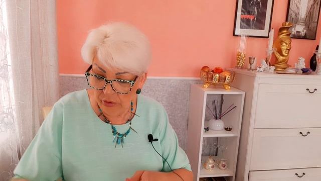КАК ЕЙ ЖИВЕТСЯ БЕЗ ВАС?-РАСКЛАД ДЛЯ МУЖЧИН