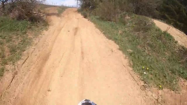 GROS CRASH POUR MA PREMIÈRE FOIS SUR TERRAIN ! 🚑