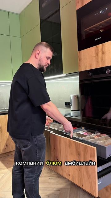 Удобные внутренние выдвижные ящики в кухне