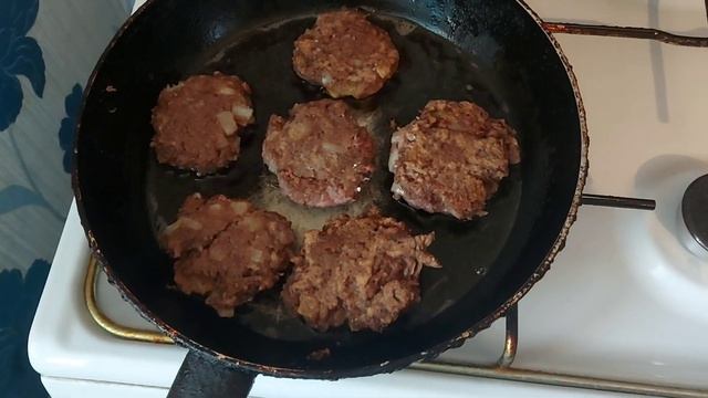 Сорпа мен гречка с котлетой, оте дамди болды