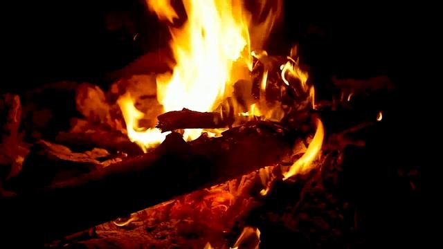 Звуки горящего костра и приятная музыка поможет вам успокоиться и по размышлять, собраться мыслями