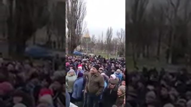 "Освобождённые" жители Верхнеторецкого на встрече с "освободителями"