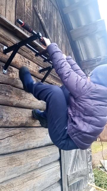 и мой брат показывает человека паука