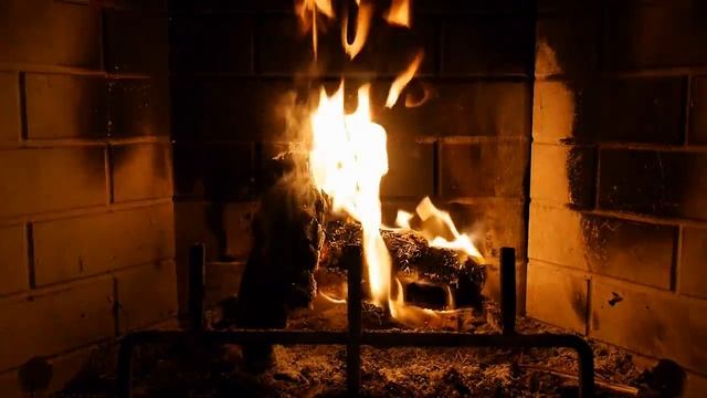 РАССЛАБЛЯЮЩИЕ ЗВУКИ. ДОМАШНИЙ УЮТНЫЙ КАМИН/RELAXING SOUNDS. HOMELY COZY FIREPLACE