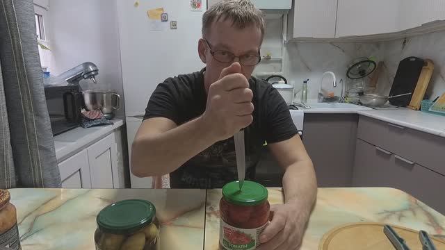 Как голыми руками открыть любую банку.