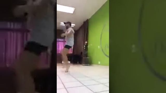 Зажегает