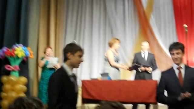Вручение аттестатов выпускникам 2013 года. Часть1. Школа №1.