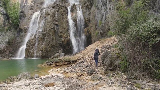 В горах