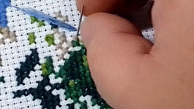 Вышивка крестиком. 6 нитей в иглу без ниткопихателя, да - лЯХко! И зачем булавка с отогнутым ушком.