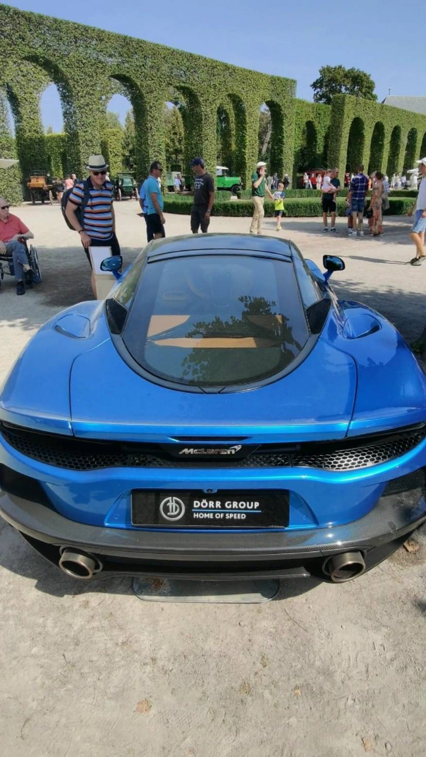 McLaren GT