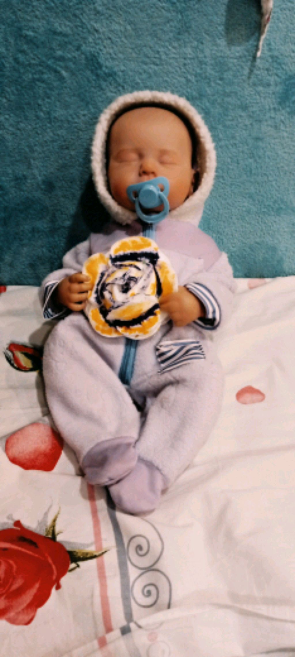 видео с Артёмом точнее с реборном новую одежду и вещи всякие на вайбе