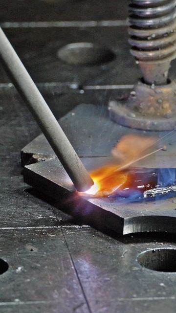 УОНИ 13/55 и Hugong ESTICK 200 при разном AF/HS #сварка #welding #hugong #weldingmachine #welder