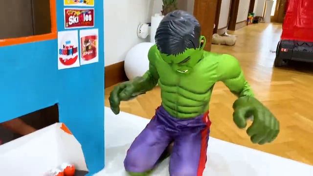 Мисс Кэти (Miss Katy) - Katy and Max superheroes vending machine