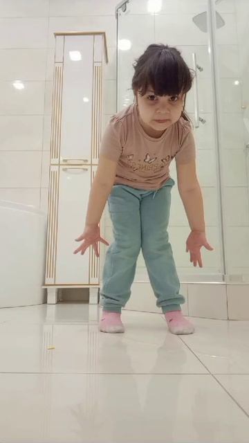 Анжелика и её любимая песня не женюсь я не женюсь..😄