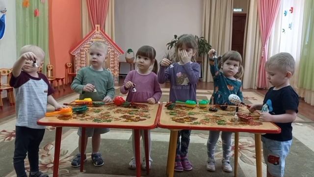 Дети второй группы № 3 "Песенка" виртуозно исполнили произведение для трех инструментов