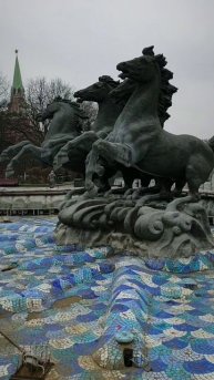 Фонтан «Гейзер» на Манежной площади подготовили к летнему сезону.
#прогулкипомоскве #москва #фонтан