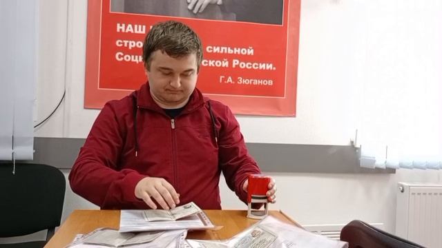 Товарищей всё больше и больше