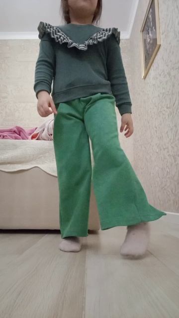 Когда в душе ты певица.. но штаны наоборот портят всё🤣