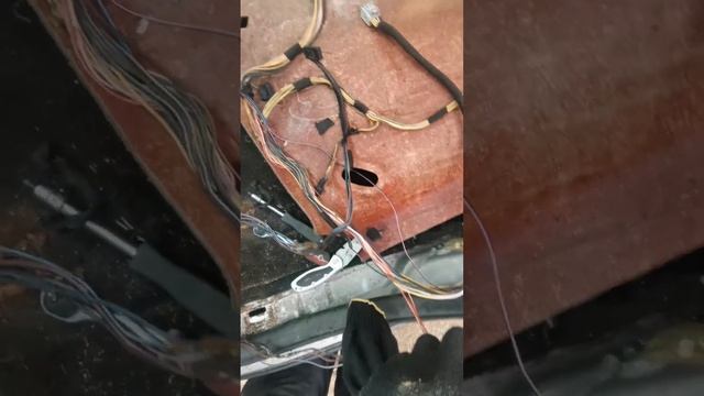 Chrysler Pacifica: установка Uconnect (штатная громкая связь)