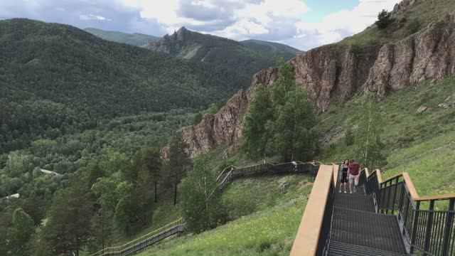 Лестница в небо: подъем на Торгашинский хребет.