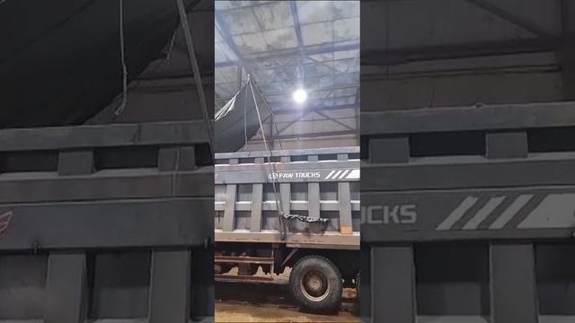 Faw 4-х осный установка полога завершина. Полог на 3-х осный самосвал. Ситрак, Шахман, Камаз, Маз.