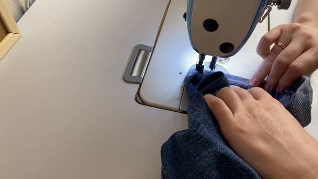 Укорачиваем джинсы с сохранением заводского низа