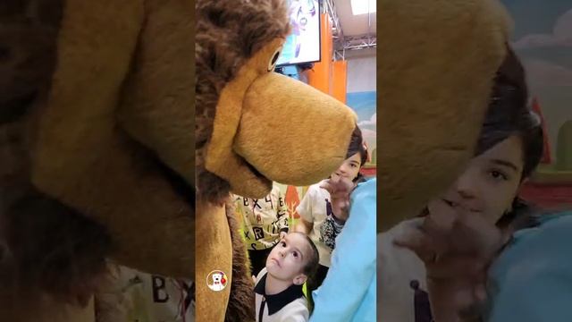 На день рождения маленькой скромной принцессы Селины пришел Мишка Дюшес!