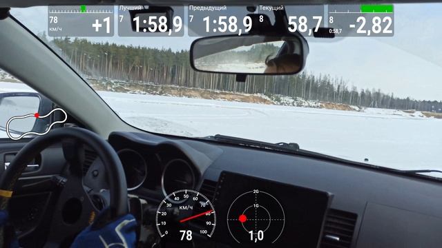 Катаюсь с опытным раллистом на Mitsubishi Evo 10 по карьеру.