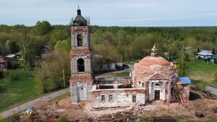 Как возрождается храм. Священник ремонтирует сам. Церковь свт. Николая в Монаково